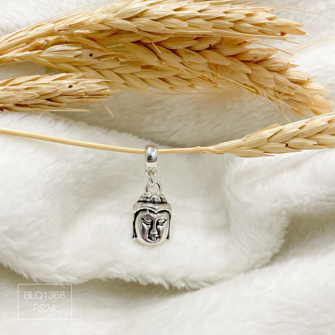 Berloque Buda Pendurado Esmaltado Prateado